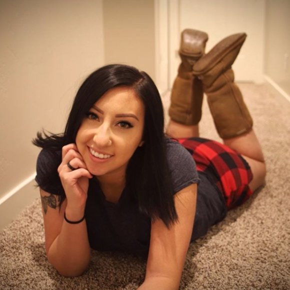 Meet your Posher, Megan - Picture 4 of 5